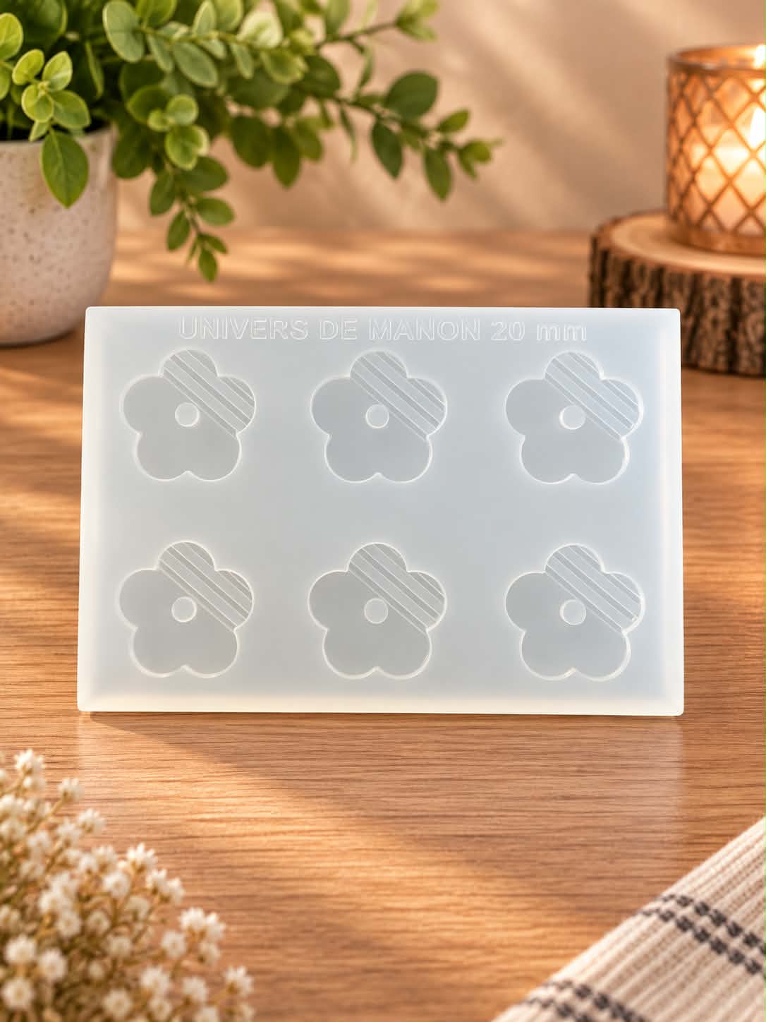Moule en silicone fleur avec trait en relief 20 mm